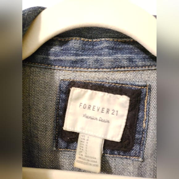 FOREVER 21 Denim Jacket Women's Small Blue with Lace Shoulder - Picture 4 of 8